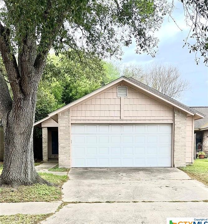 1st image of 108 Banyan Ct