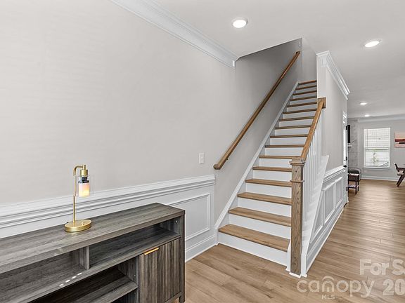 3rd image of 116 Summerhill Dr