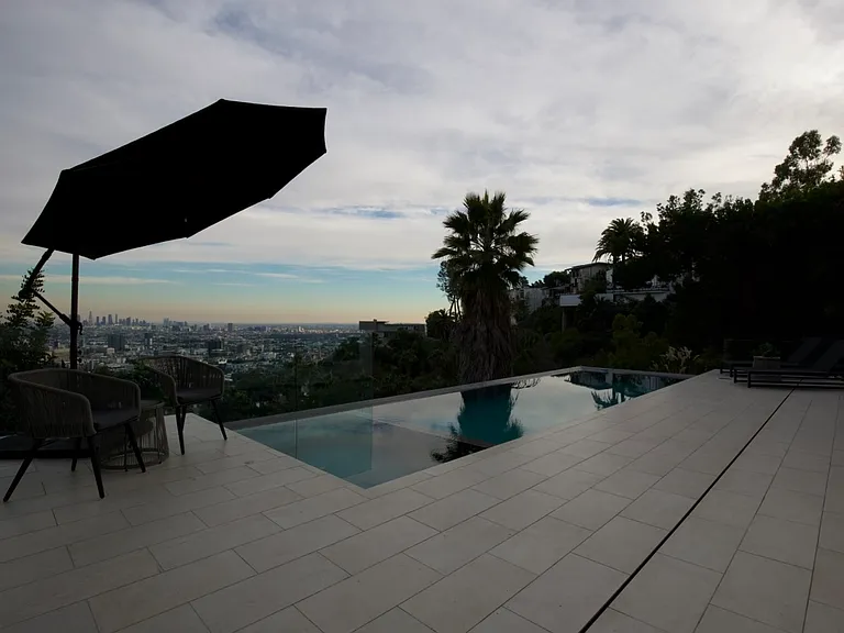 2260 Maravilla Dr — Photo 12