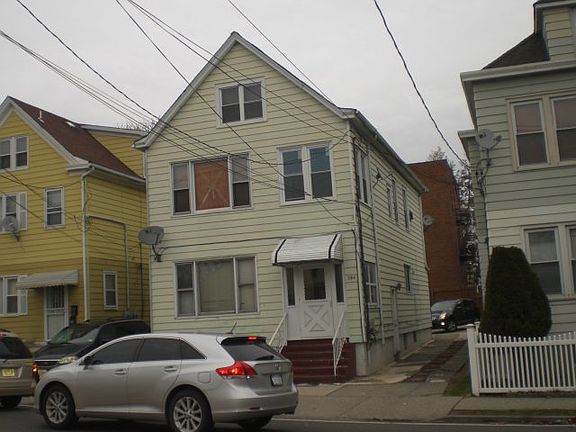 5th image of 394 River Dr