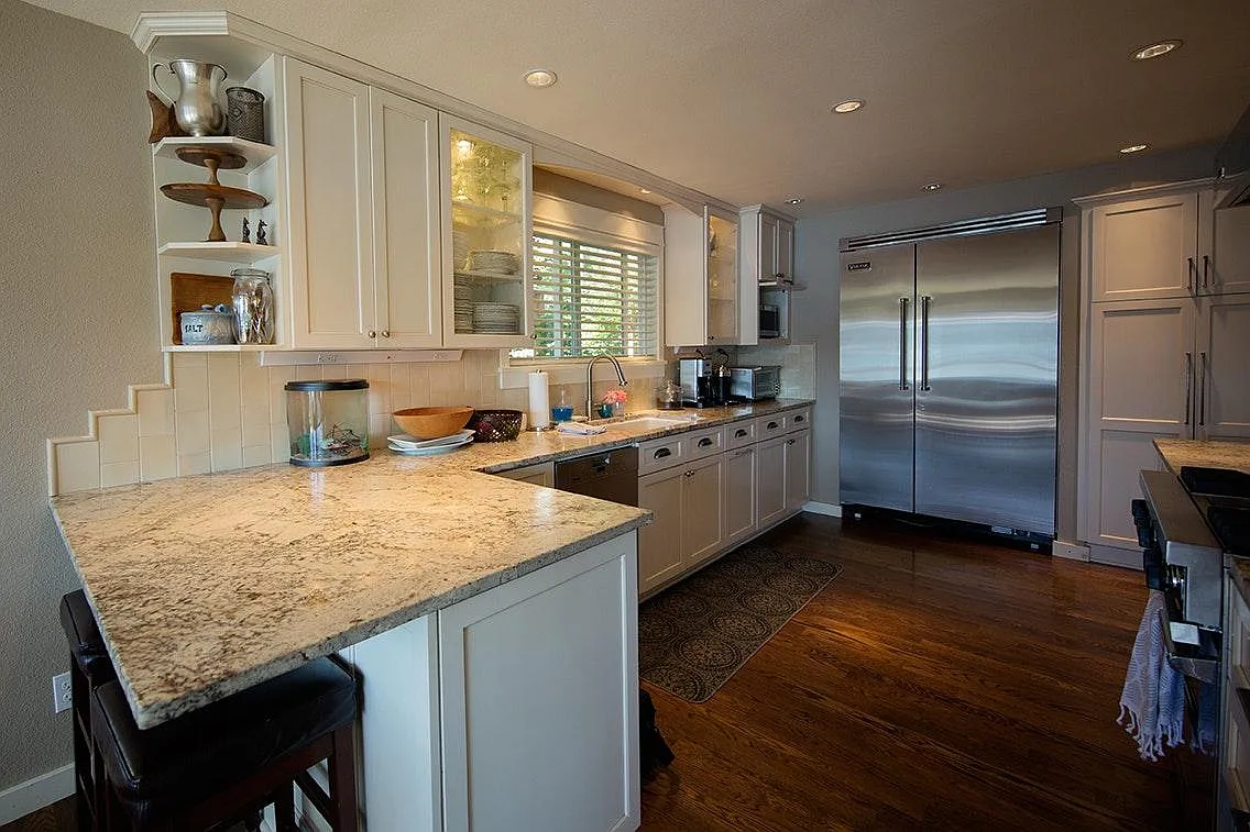3 bed, 1900 sqft, $7,995 — Photo 4