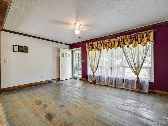 3rd image of 617 White Oak Dr