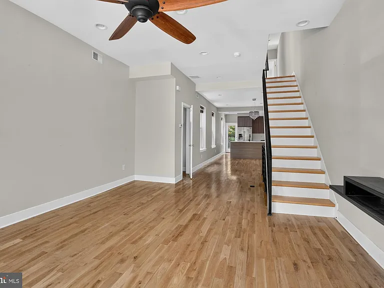 2336 W Thompson St — Photo 2