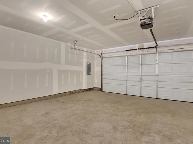 1944 Fauna Dr — Photo 2