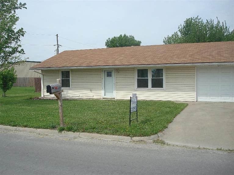 1st image of 311 Stratford Dr