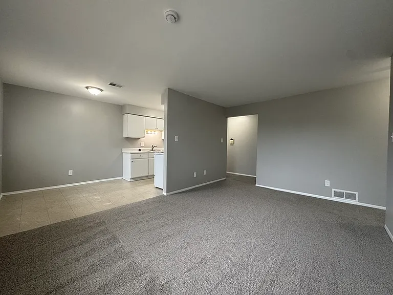 939 James St #11 — Photo 7