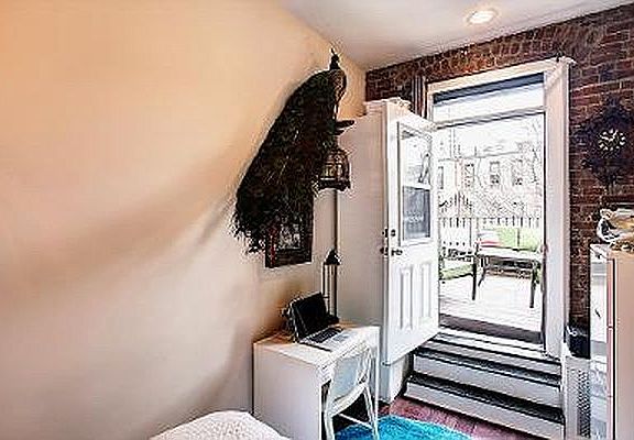 3rd image of 57 W 90th St APT 8