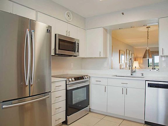 5th image of 14426 Amberly Ln APT 402