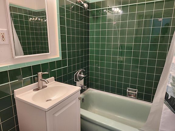 5th image of 225 Onondaga Ave APT 2