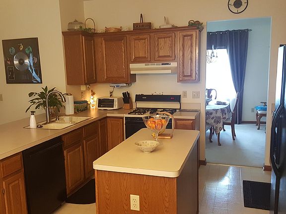 3rd image of 1681 Maxwell Blvd