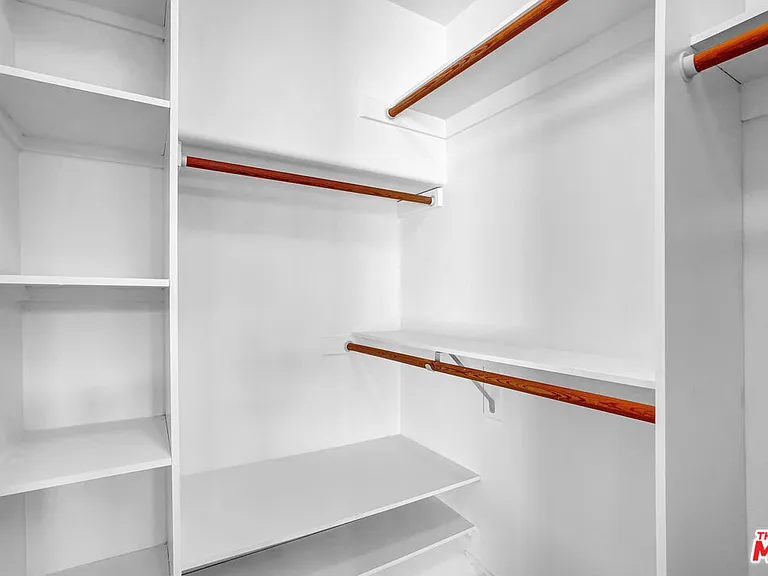 14101 Dickens St #10 — Photo 31