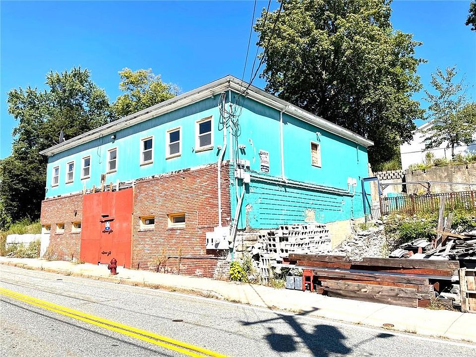 2nd image of 115 Railroad St
