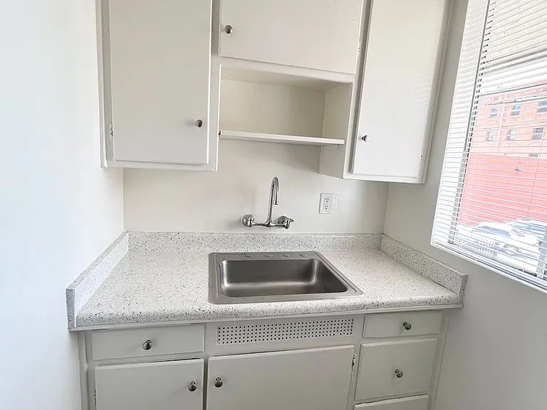 920 N Avalon Pl — Photo 6