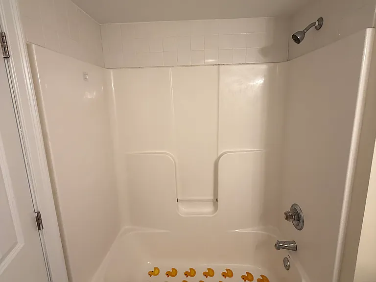 116 Center St — Photo 15