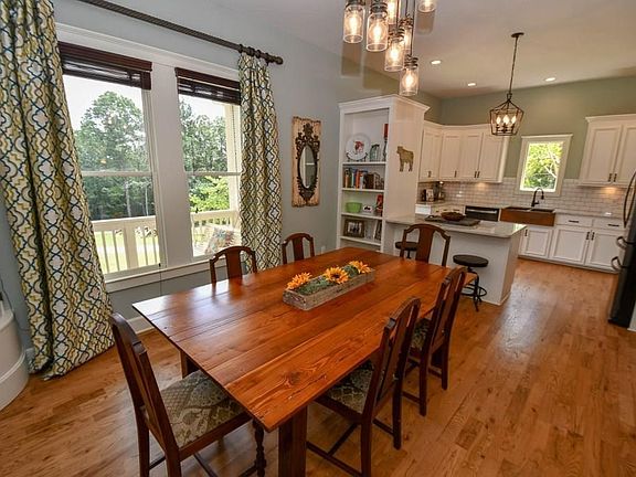 5th image of 1600 Lee Road 27