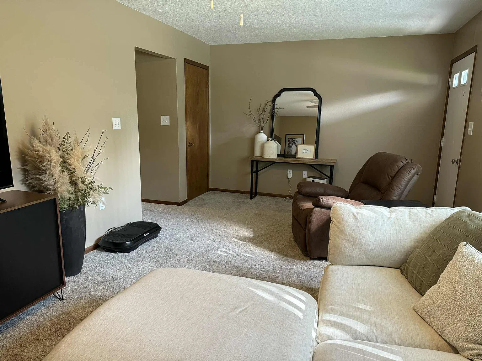 2 bed, 1.5 bath, 1000 sqft, $1,350 — Photo 3