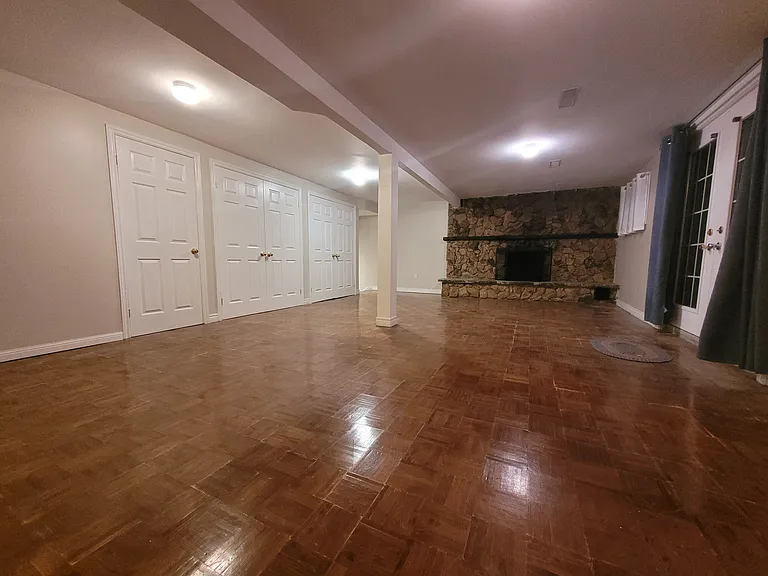 218 Longwood Dr — Photo 7