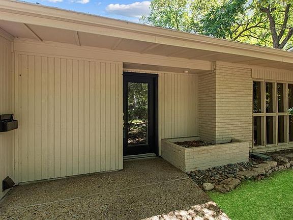 4th image of 1034 Tipperary Dr