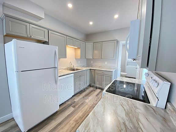 3rd image of 318 Essex St APT 1