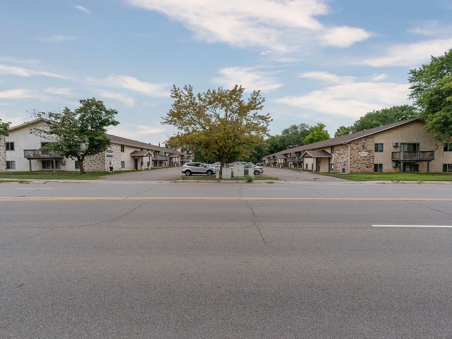 Beverly Apartments in Anoka — Photo 2