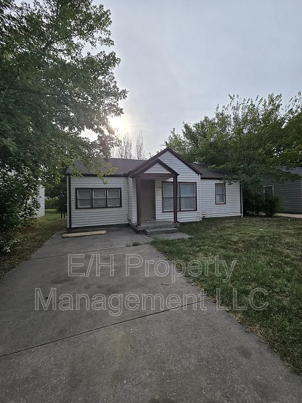 3 bed, 1.0 bath, 960 sqft, $1,100 — Photo 1