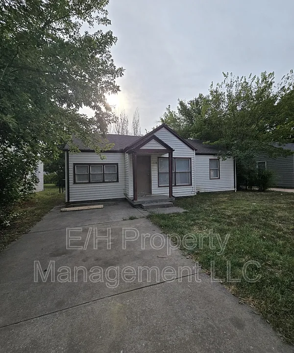 1338 N Volutsia Ave