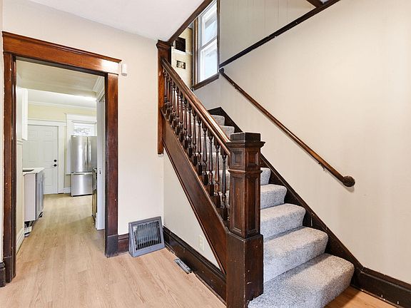 4th image of 345 Cook Ave E