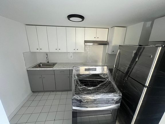 2nd image of 210 Straight St #108