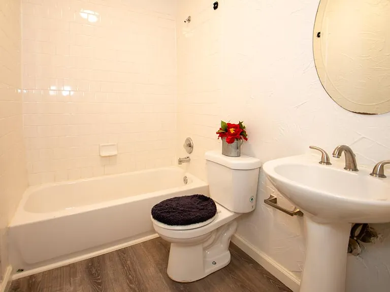 800 Oak Grove Ln — Photo 17