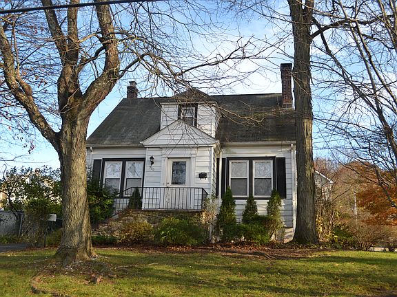 2nd image of 520 Sherman Ave
