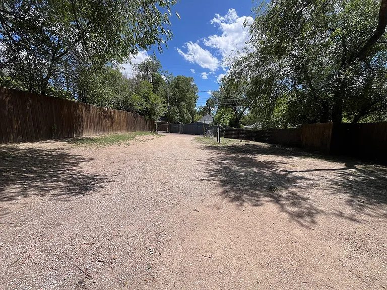 839 E Costilla St #B — Photo 16