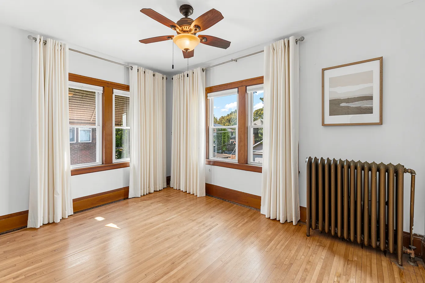 2 bed, 976 sqft, $1,576 — Photo 4