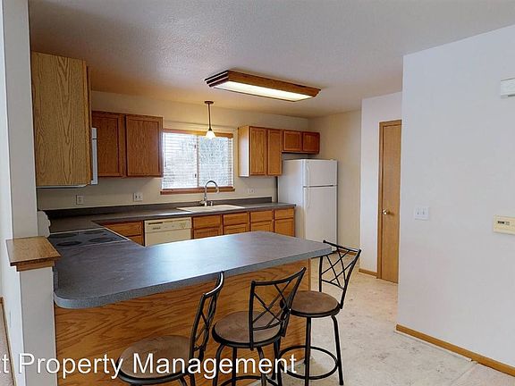 5th image of 3302 Emerald Dr