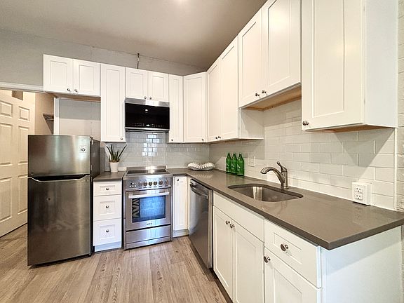 3rd image of 1719 Pearl St #2B