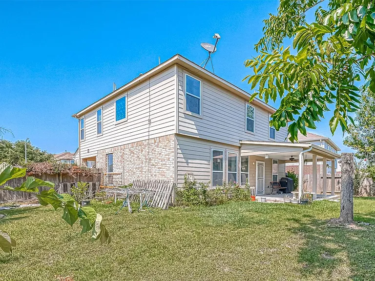 19223 Brook Village Rd — Photo 47