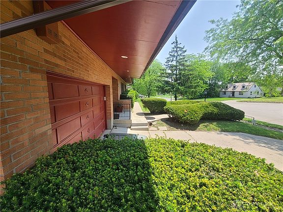 5th image of 1415 Earlham Dr