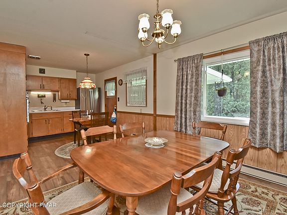 3rd image of 827 Somers Ln