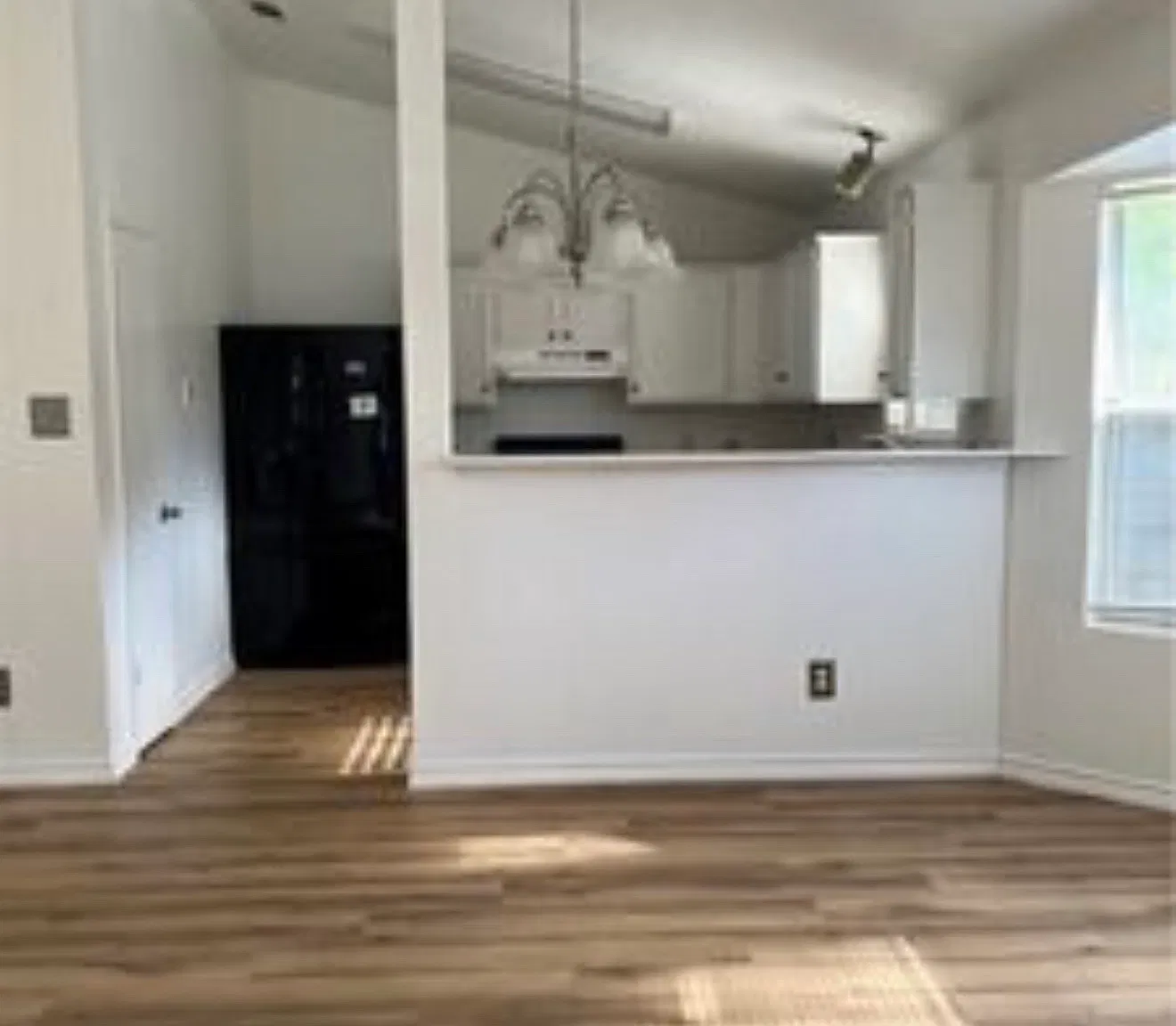 3 bed, 1479 sqft, $1,900 — Photo 2