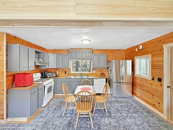3rd image of 285 Vermont 25