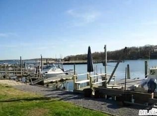 700 Dawn Dr, Greenport, NY 11944