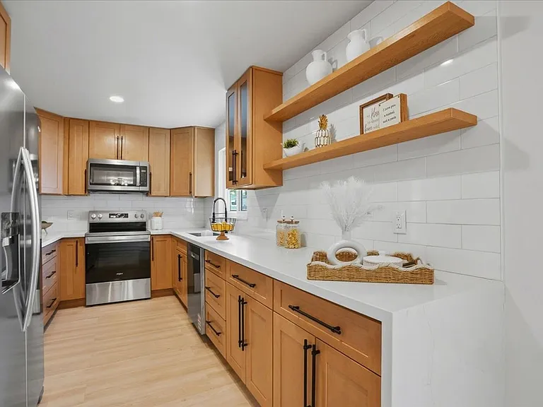 1630 Nicholas Dr — Photo 8
