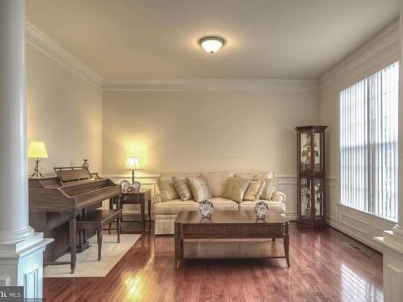 3rd image of 47 Palisades Dr