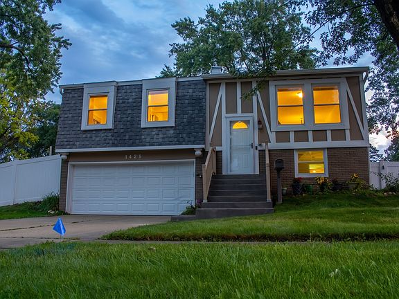 2nd image of 1429 N Green Meadows Blvd