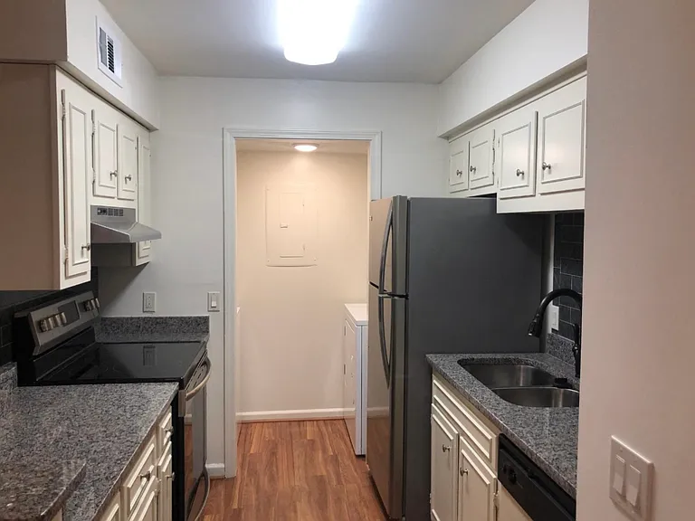 2905 Burch Ave #12 — Photo 22