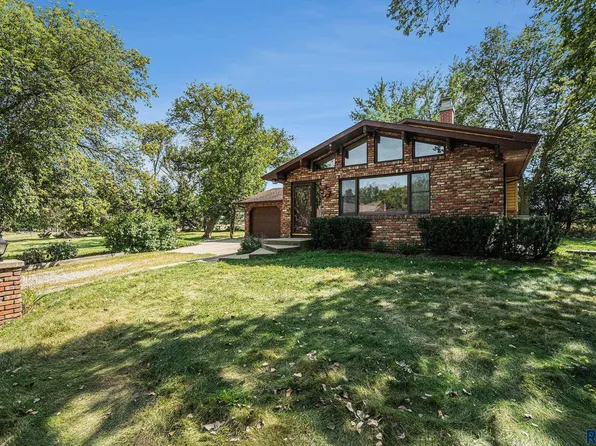 740 S Washington Ave, Madison, SD 57042