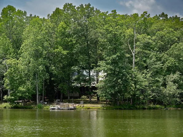 895 Lake Loop Rd, Menlo, GA 30731