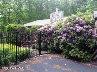 30 Tennis Club Cir, Lakeville, PA 18438