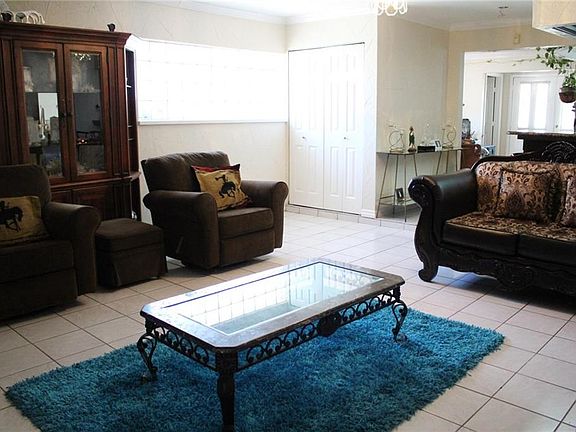 5th image of 1121 Birchwood Dr