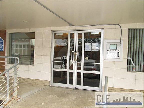 4th image of 2222 Detroit Ave APT 616