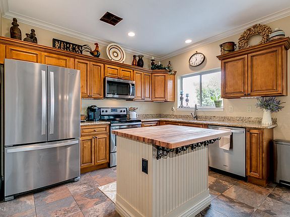 3rd image of 30267 N Royal Oak Way
